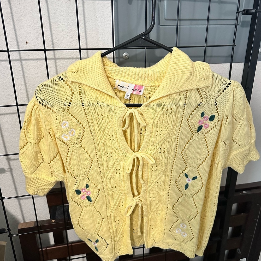 Vintage Short-Sleeve Yellow Knit Cardigan with Floral Embroidery - Picture 2 of 2